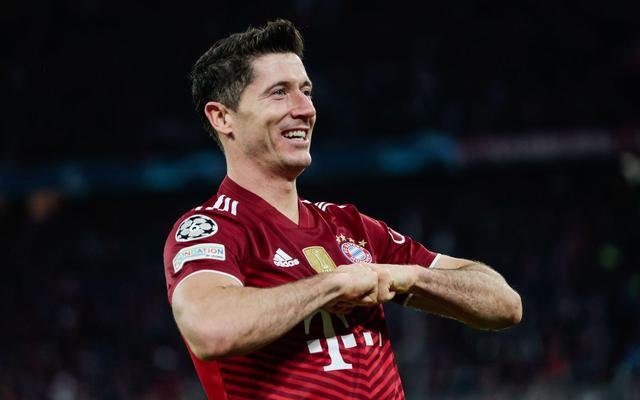 尴尬了！黄蜂关键时刻dnp鲍尔后打出26-8并赢下比赛（黄蜂关键时刻雪藏鲍尔，轰出26-8高潮并赢下比赛）