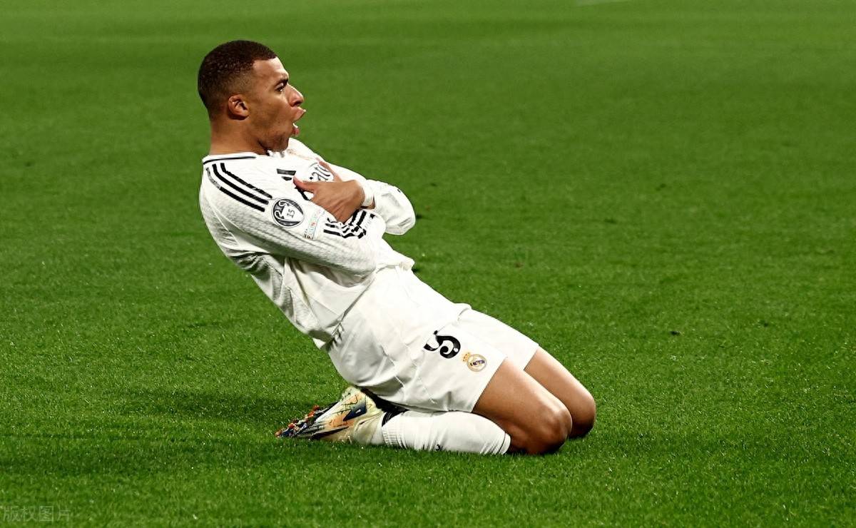 F1车手市场最新动向：哈贾尔顺利取代角田裕毅，红牛阵容迎来重要调整（F1转会风云：哈贾尔顶替角田裕毅，红牛车队阵容大调整）