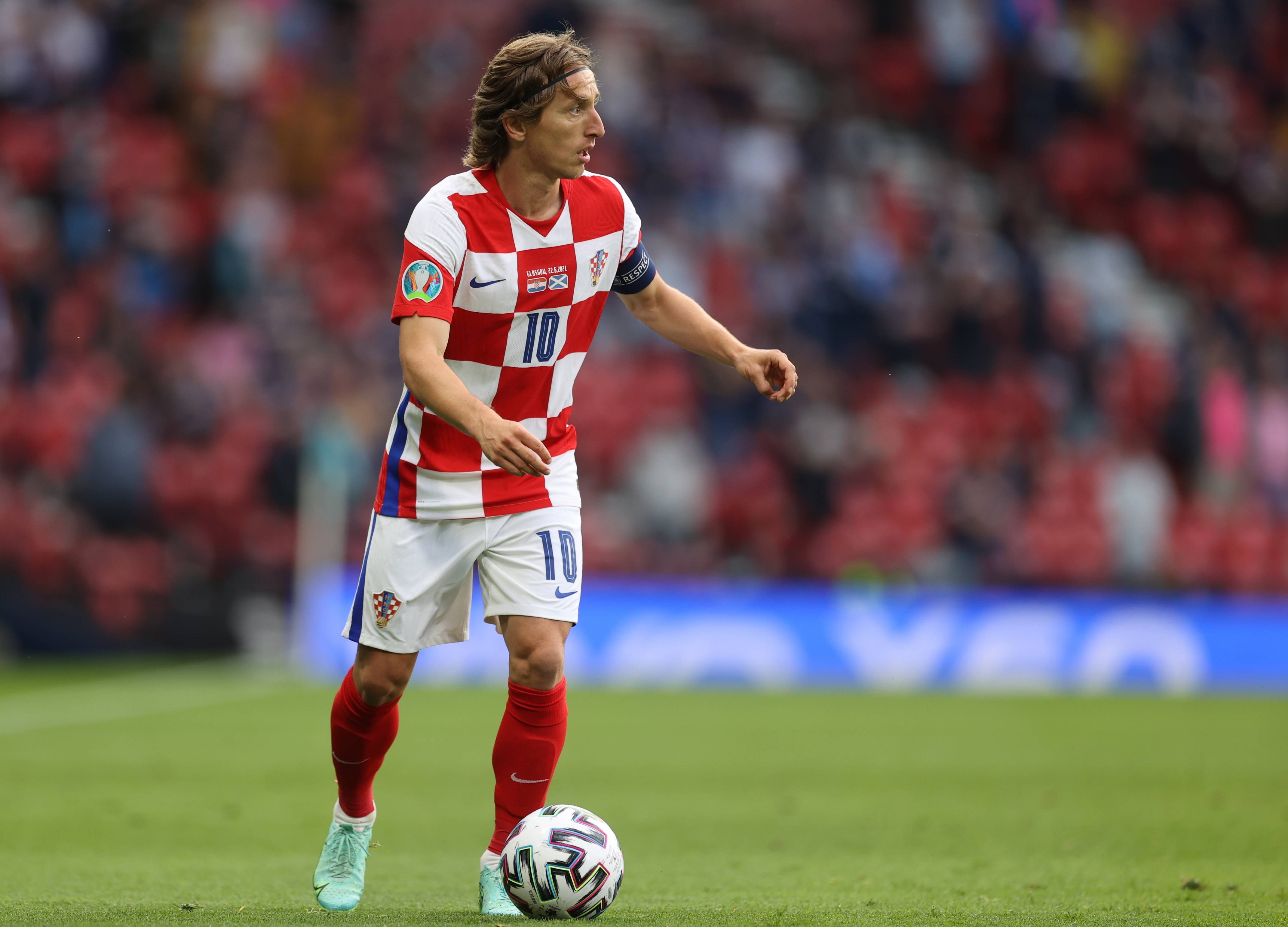 土超顾问：伊卡尔迪曾拒沙特1.2亿合同；有机会租借梅西是好事（土超顾问称伊卡尔迪曾拒沙特1.2亿合同，若能租借梅西将是利好）