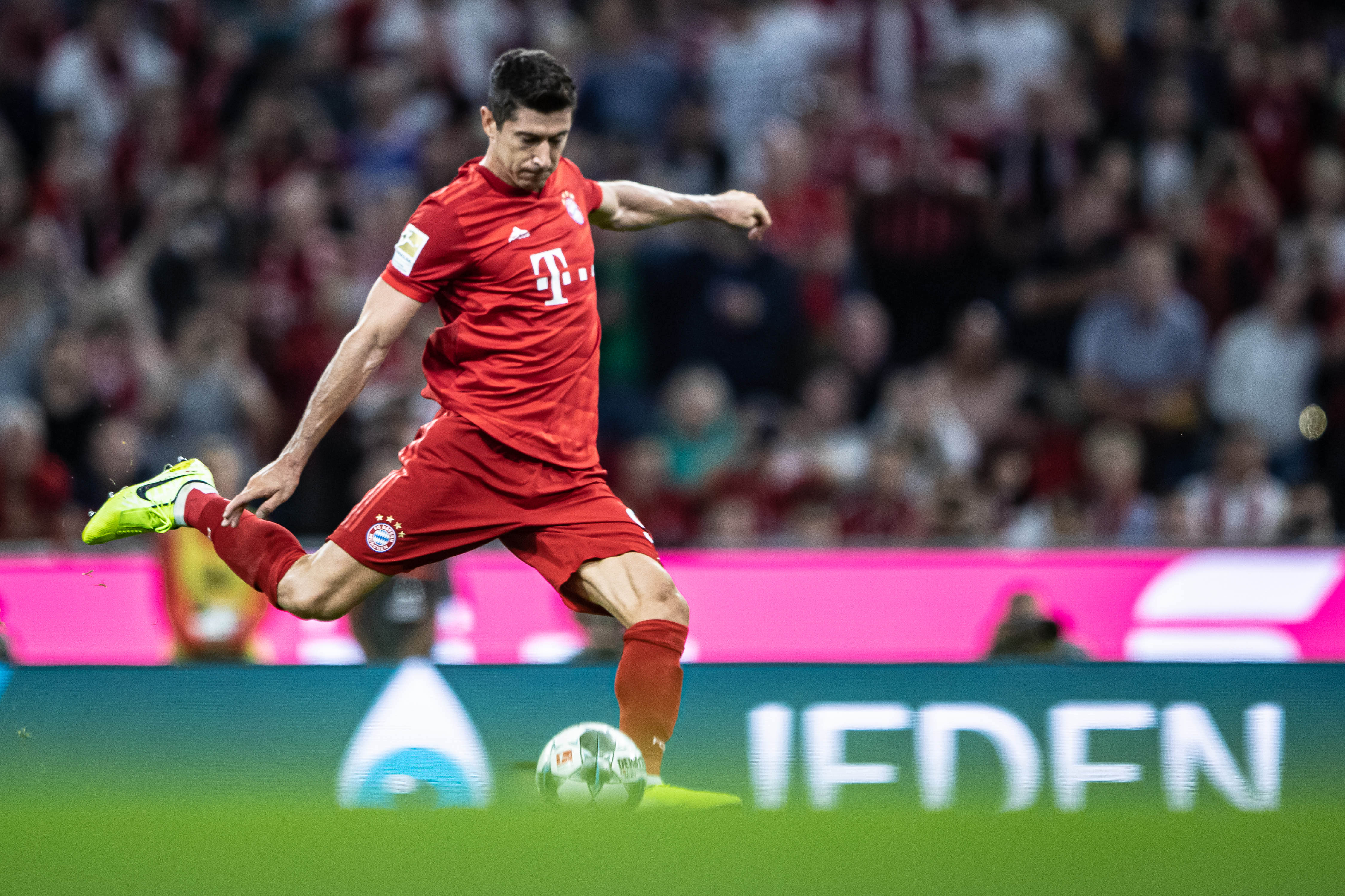 官方：意大利裁判马萨将执法欧冠第6轮巴萨vs法兰克福（官方消息：意大利裁判马萨被任命执法欧冠第6轮巴萨对法兰克福之战）