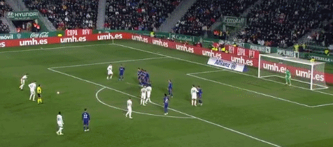 太阳报：森林后卫埃纳在养伤期间和其他球员的女友谈恋爱（太阳报称：森林后卫埃纳伤停期间疑与其他球员的女友相恋）