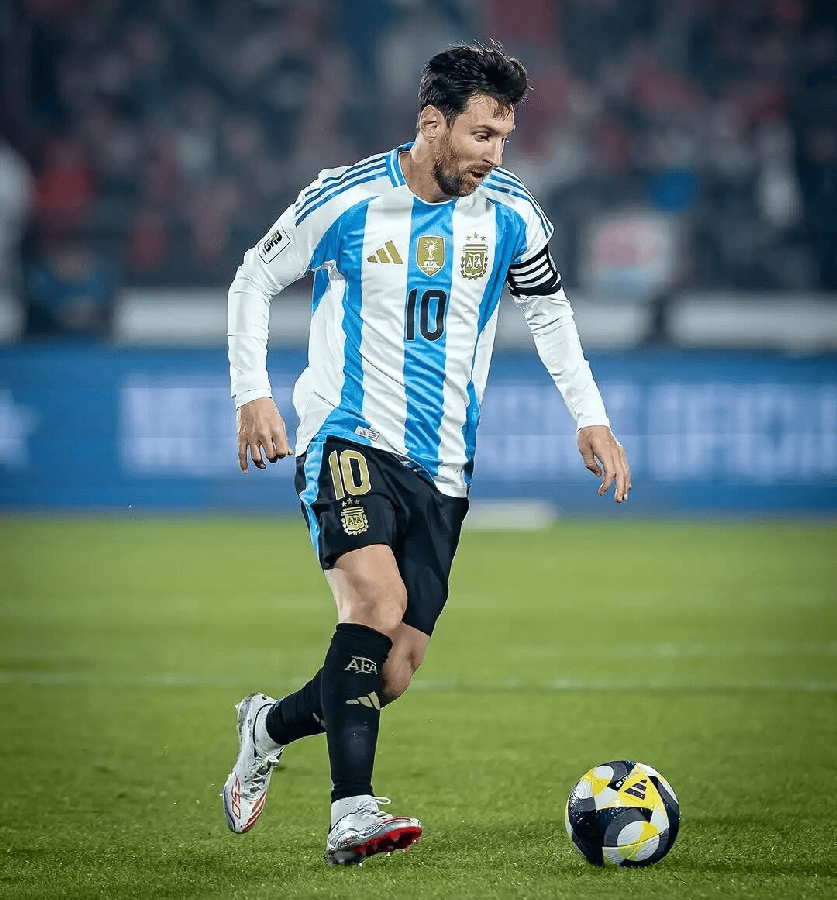 媒体人谈小杨被打脸但没吹：原以为世上只有CBA裁判才能吹出种球（媒体人：小杨被打脸却无哨，原以为只有CBA裁判会这么判）