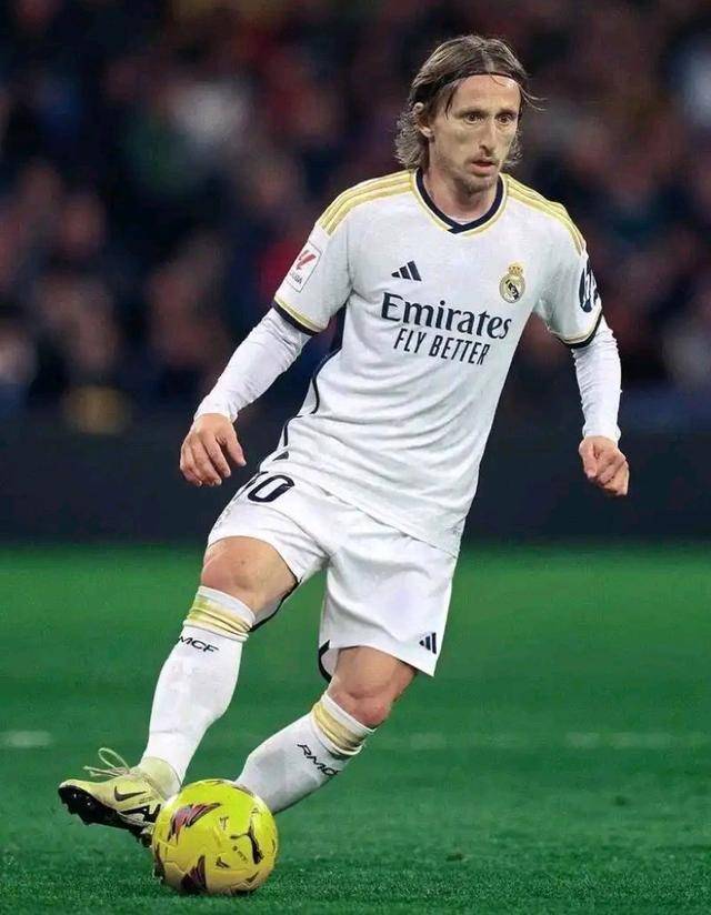 凯恩59分钟每球领跑五大联赛效率榜（凯恩59分钟进一球，效率称霸五大联赛）