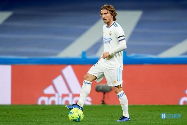 记者：曼奇尼执教萨德年薪1100万欧，成为世界薪酬第9高教练（媒体称曼奇尼执教萨德，年薪1100万欧位列全球教练薪酬第九）