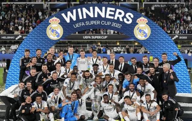 哈登快船生涯助攻来到1466次，升至队史第六位（哈登快船生涯助攻累计1466次，排名队史第六）