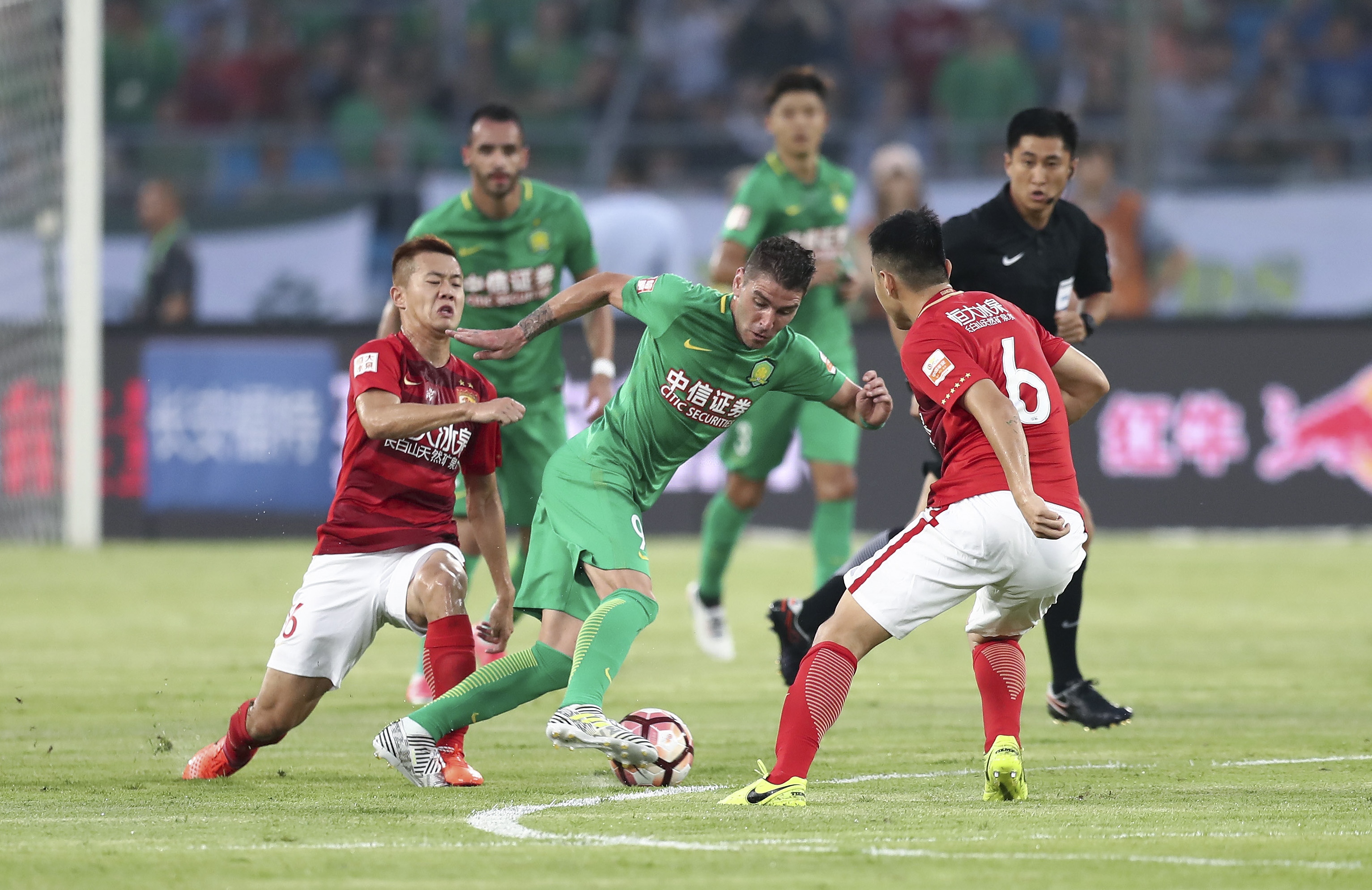 意甲：AC米兰3-0战胜佛罗伦萨